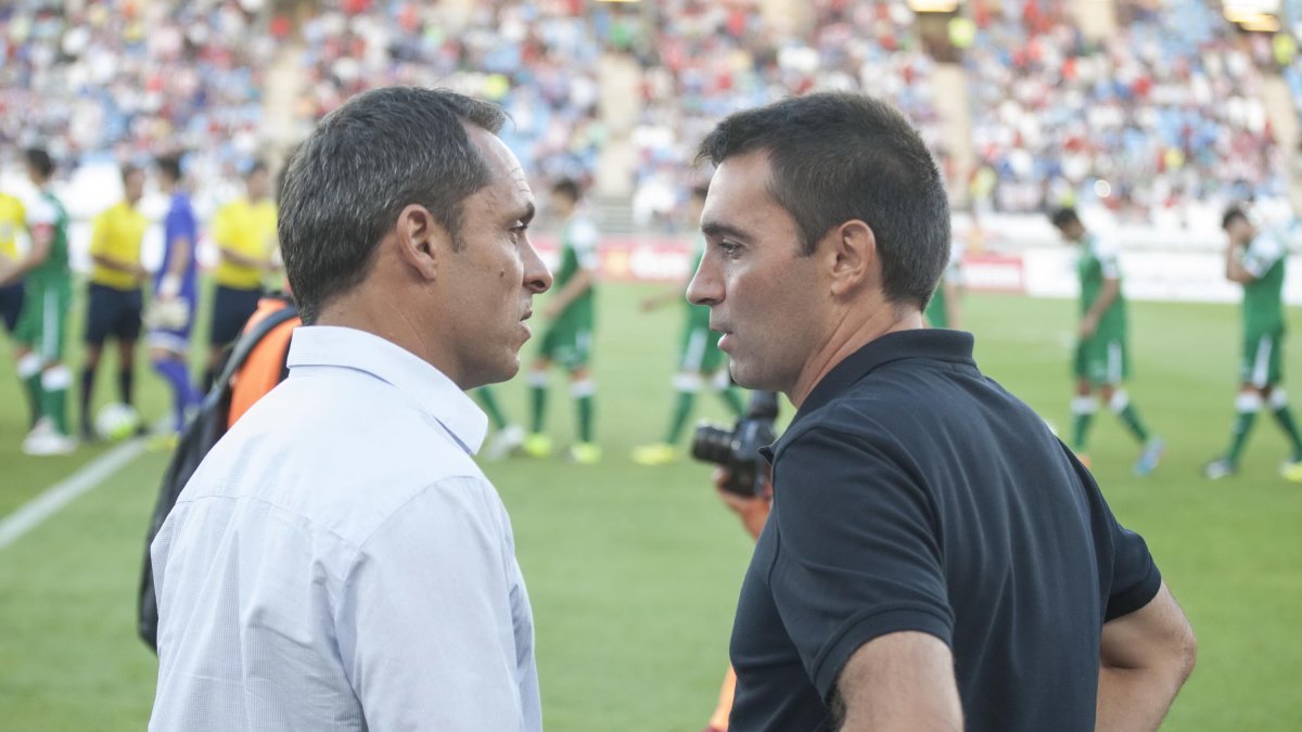 Todo empezó con Arcediano, al fondo, y con Sergi y Garitano en los banquillos.