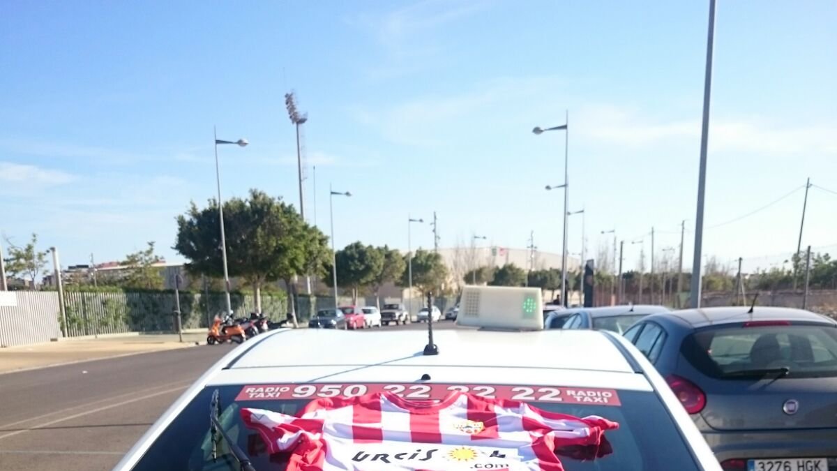Un taxi de Almería con la 