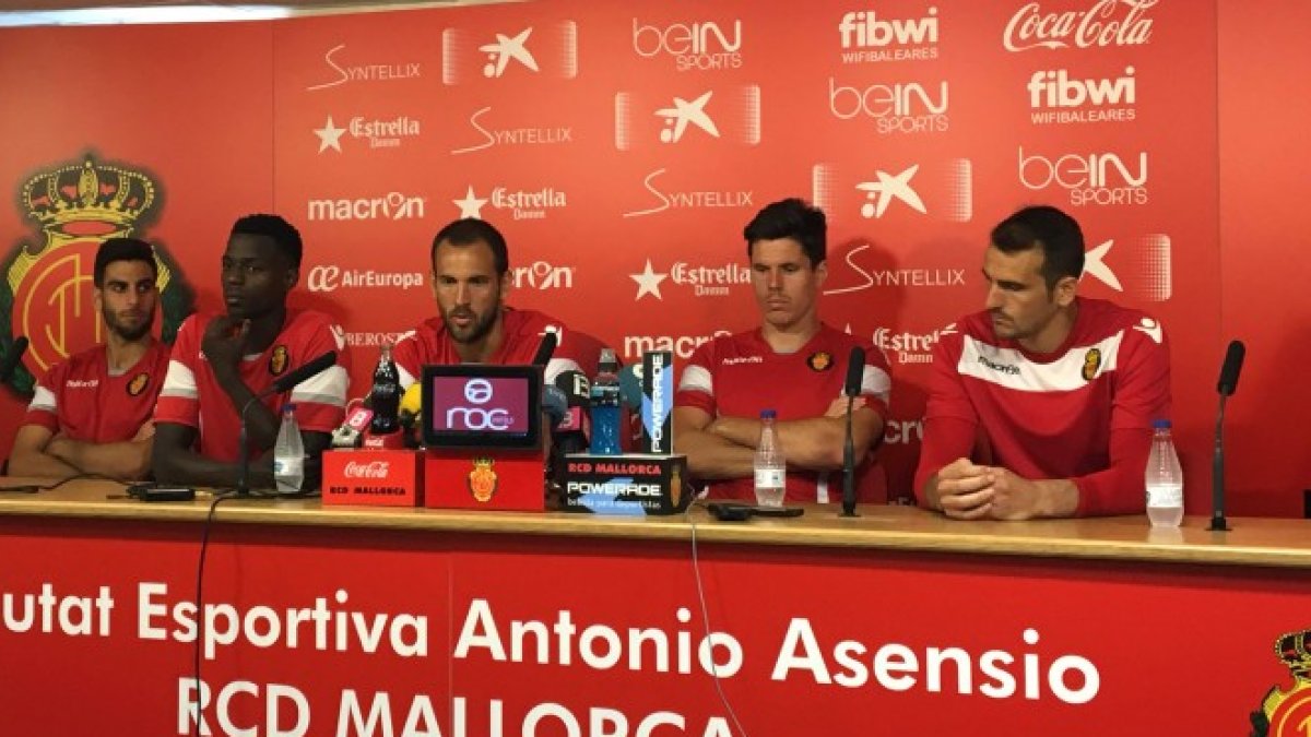 Los capitanes del Mallorca en rueda de prensa.
