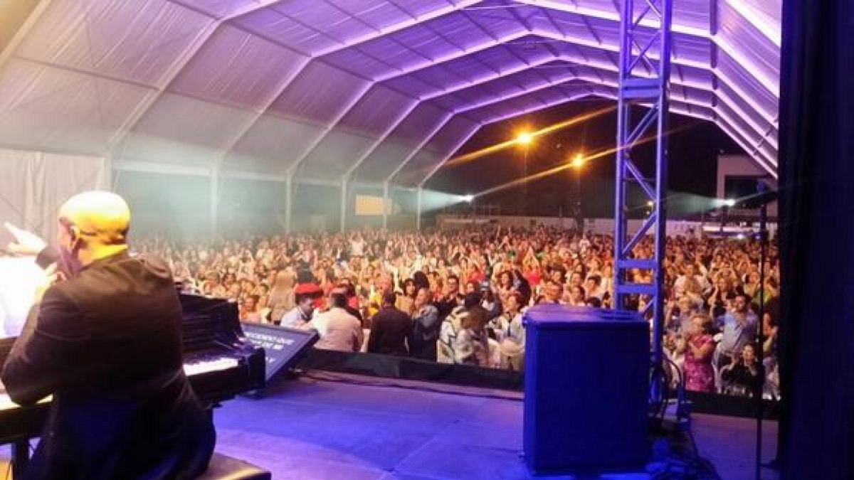 Aspecto de la caseta municipal en el concierto de Isabel Pantoja en la feria de 2014.