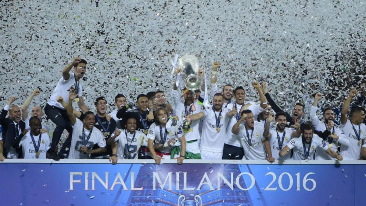 Los futbolistas del Real Madrid celebrando el título de la Champions.
