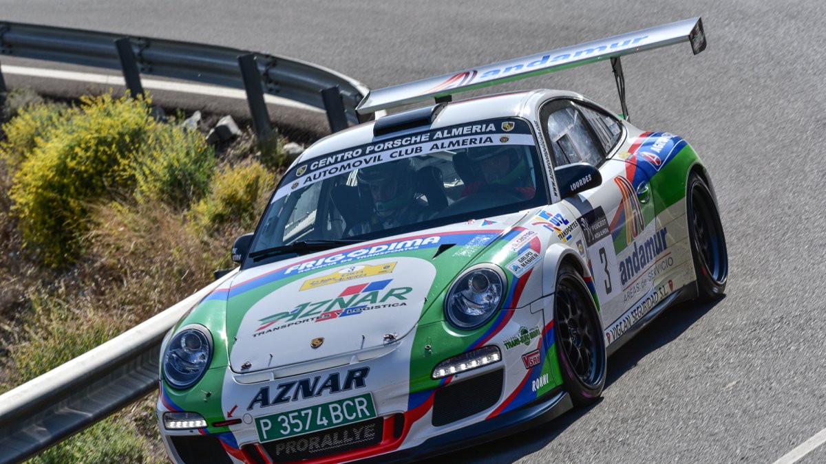 Aznar en su vehículo.