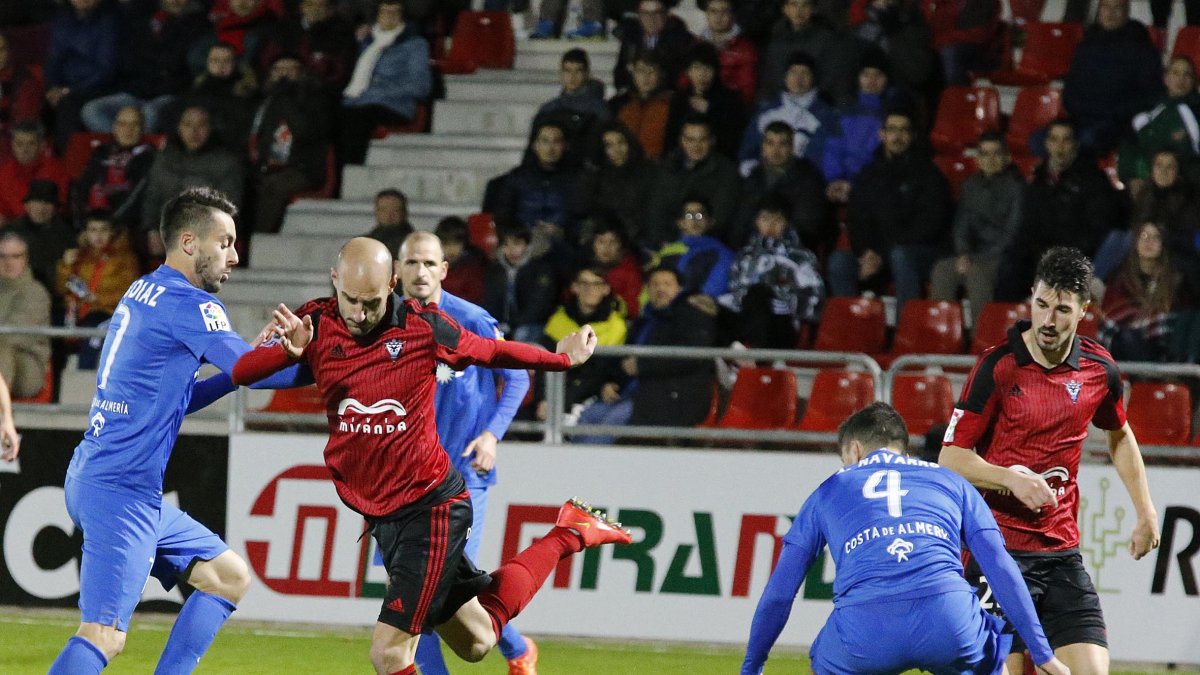 El Almería empató a un gol en Anduva.