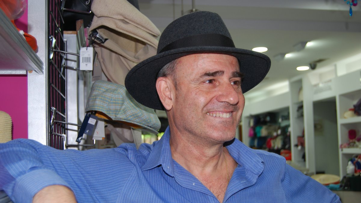 El sombrero de paseo lleno de elegancia.