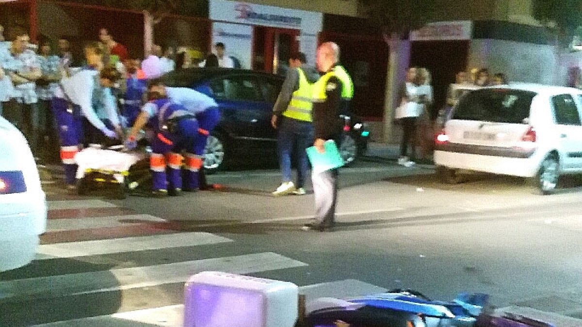 Inmovilización del herido esta noche en calle Altamira