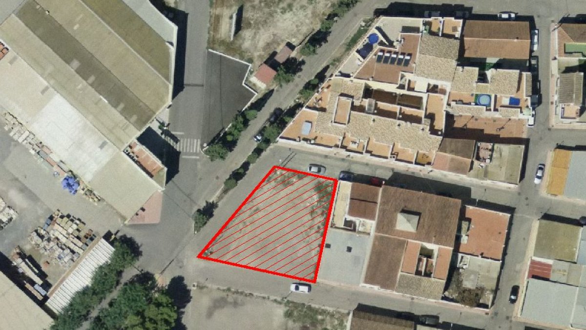 Parcela puesta a la venta por el Ayuntamiento situada en el barrio del Calvario.