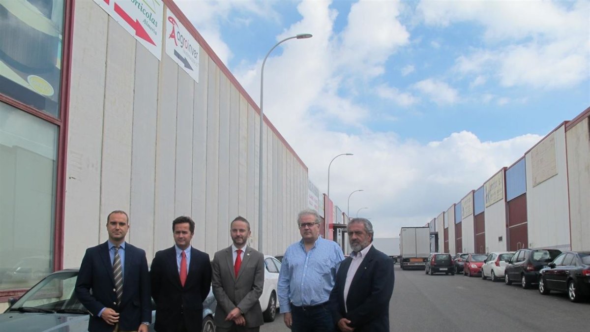 El pasado 21 de octubre, representantes de la Diputación y del Ayuntamiento de El Ejido presentaron el plan de optimización lumínica del Polígono de