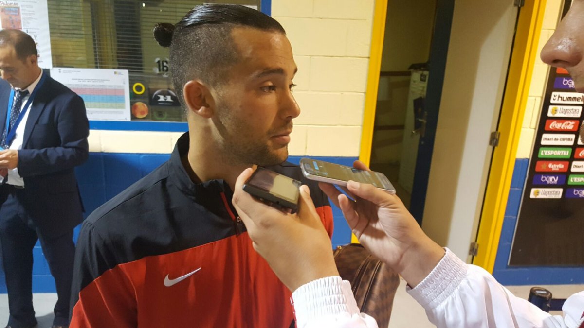 Quique González antendiendo al Carrusel Deportivo.