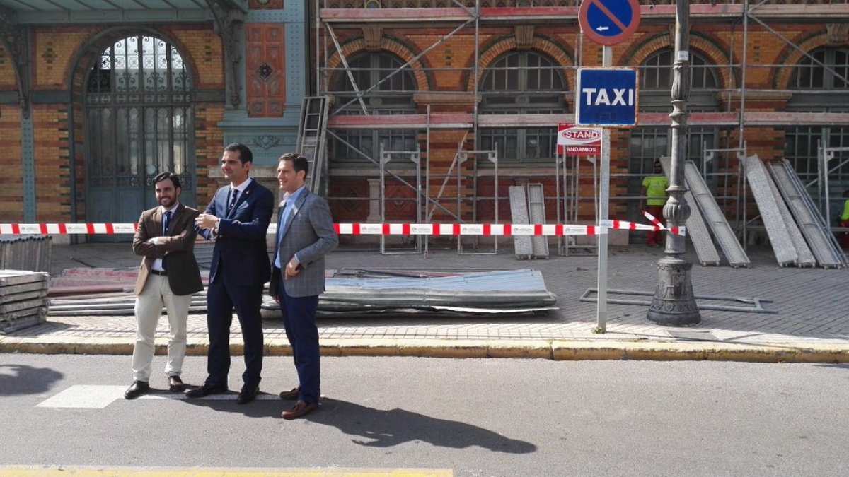 Fernández-Pacheco, Miguel Ángel Castellón y Carlos Sánchez visitan la estación.