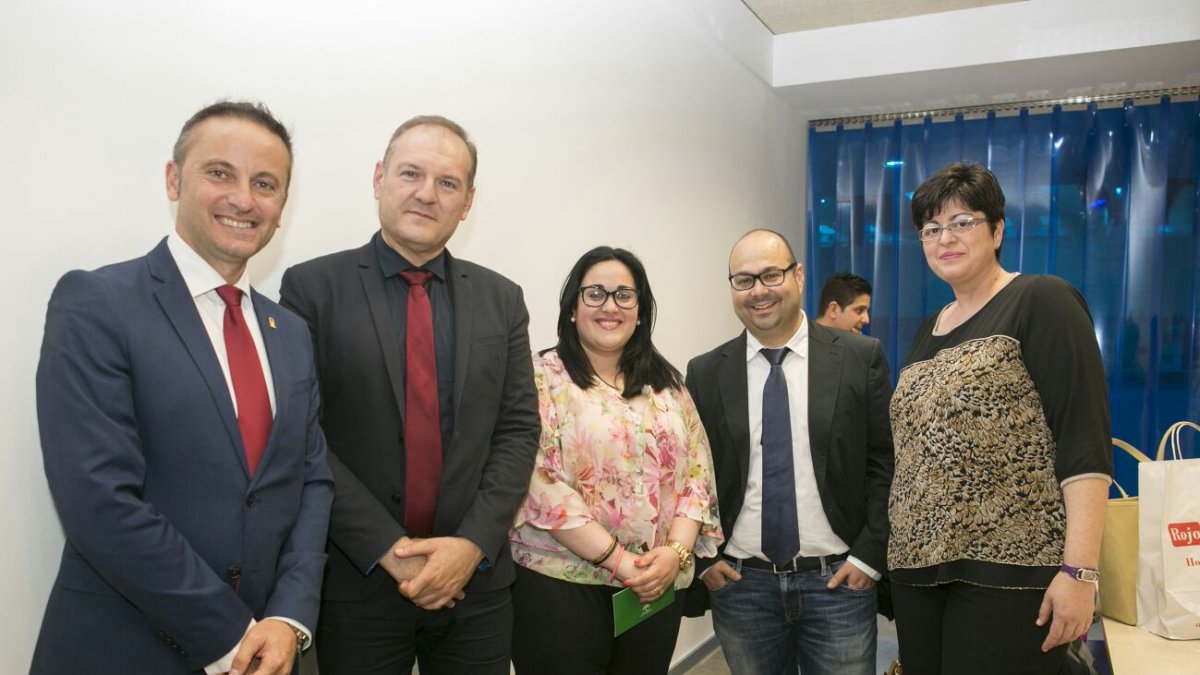 Los representates de Asemcal y del Ayuntamiento cuevano durante la entrega de premios en Sevilla.