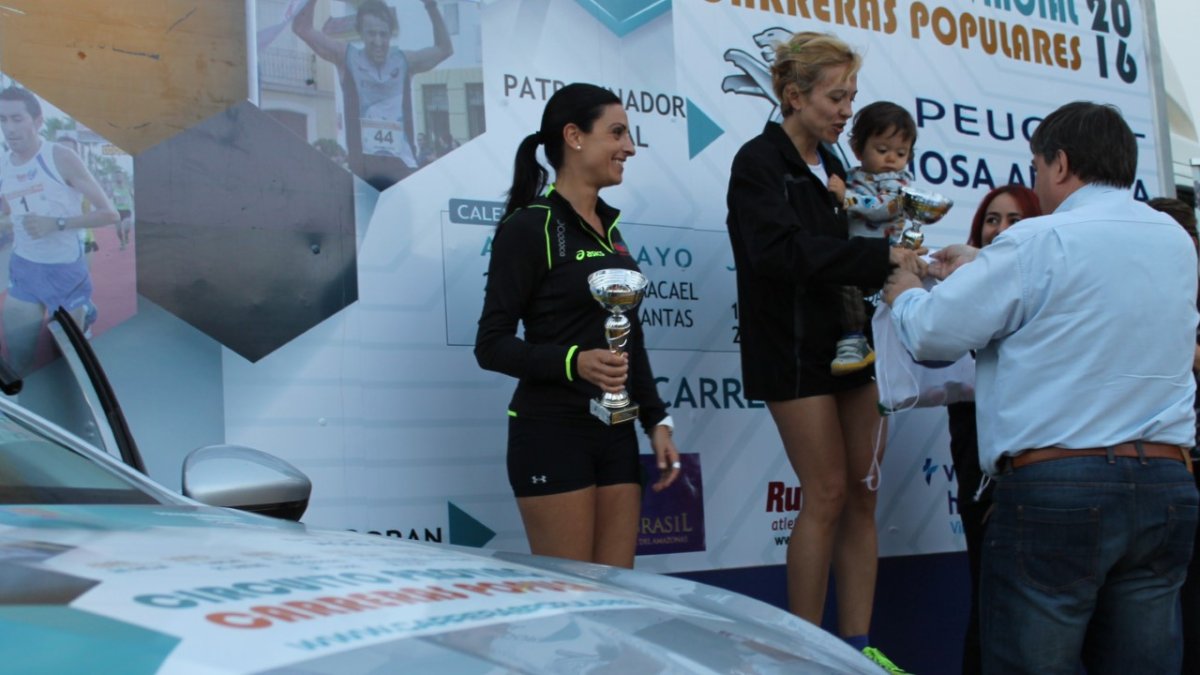 El gerente de Mosa en la entrega de premios.