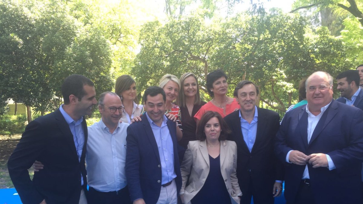 Los candidatos del PP de Almería con Soraya Sáenz de Santamaría y Juanma Moreno