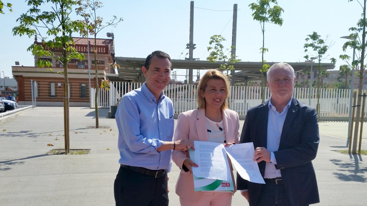 Los candidatos socialistas Pérez Navas, Ferrer y Jiménez.