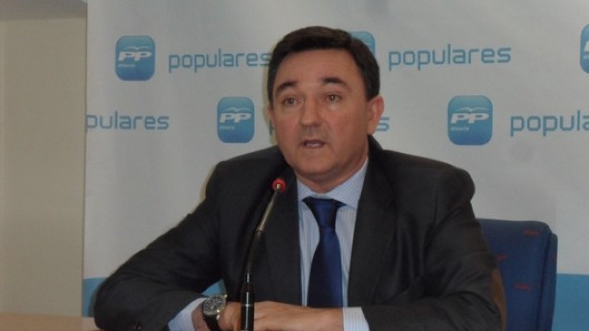 Gázquez profesor universitario será nuevo director de la Uned.