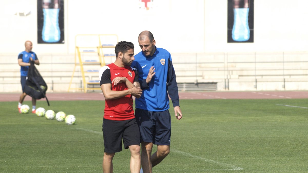 Fernando Soriano hablando con Chuli Vázquez.