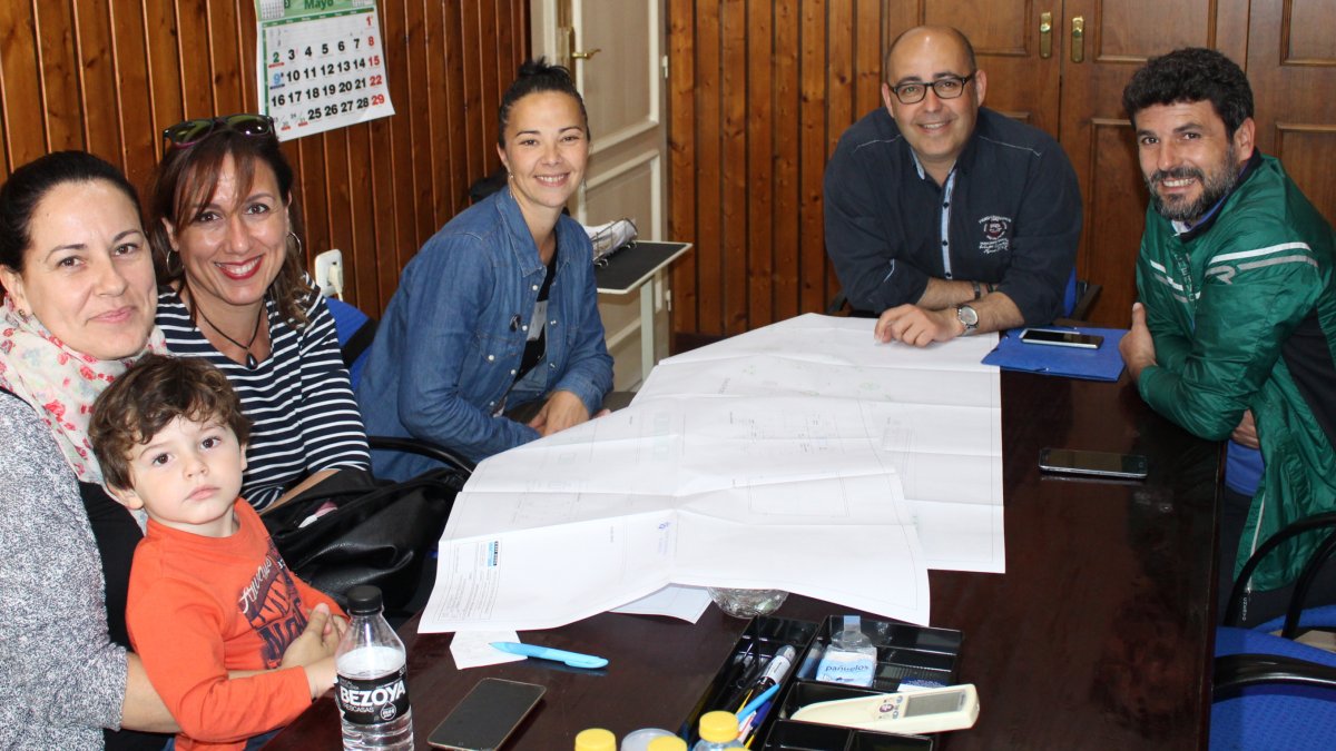 Reunión del alcalde y concejal con Nueva Vida.