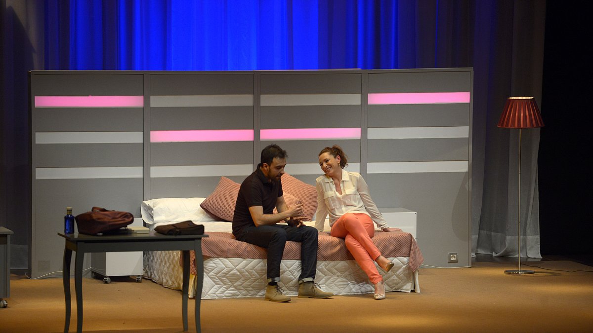 Eva Almaya junto a Jesús Sarmiento, actor y productor de ‘Ella(s)’, en la obra.