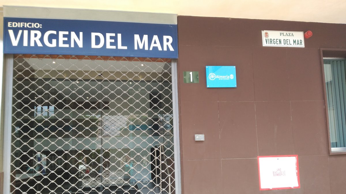 Fachada de la puerta trasera del Virgen del Mar