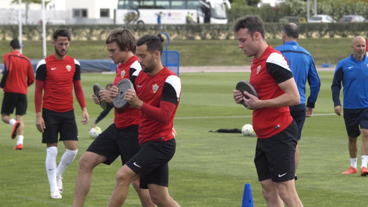 Quique González en el calentamiento.