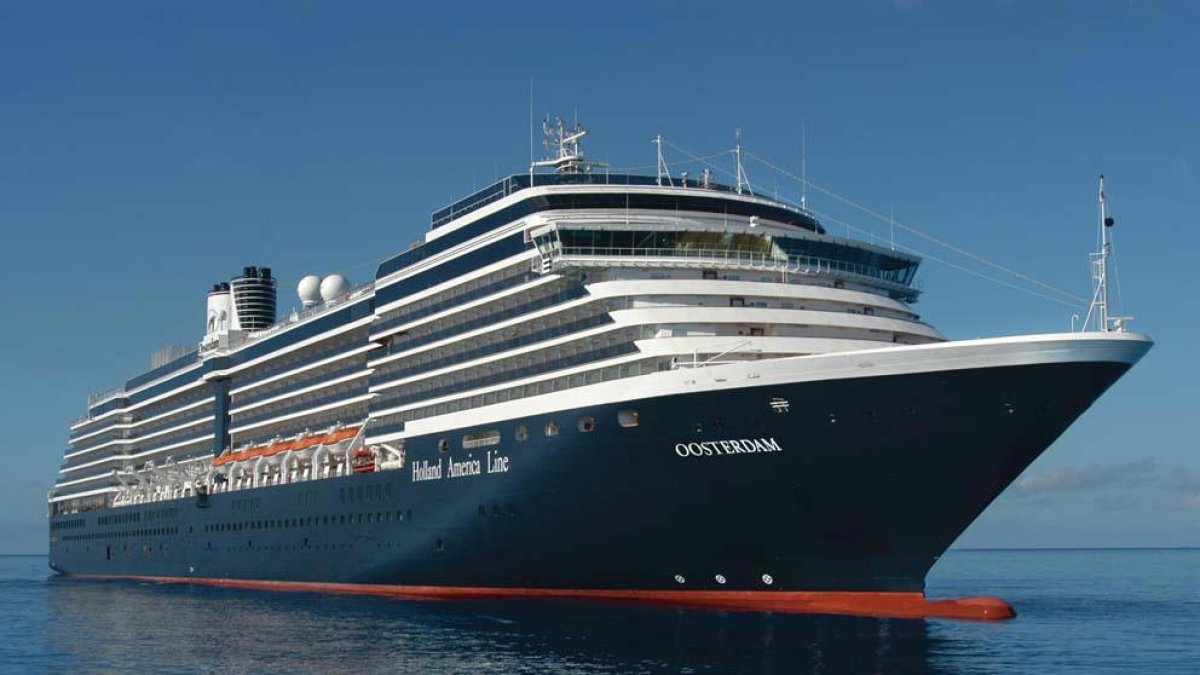 El crucero Oosterdeam en el Puerto de Almería.