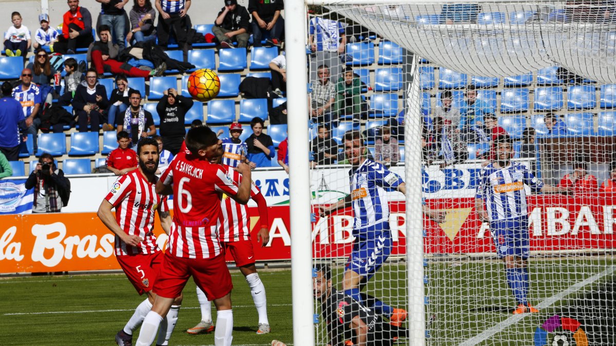 Casto no está firmando una buena temporada con el Almería.