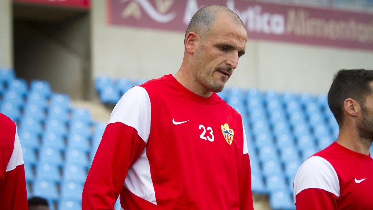 Soriano toma hoy el mando de las operaciones en el Almería.