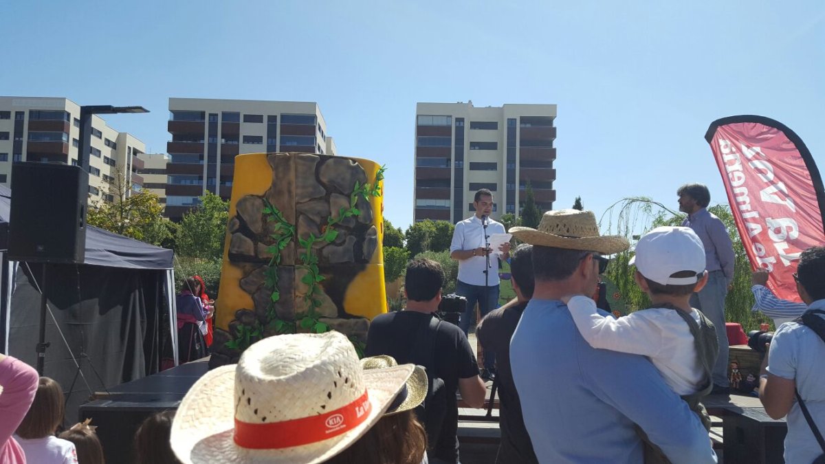 Ramón Fernández-Pacheco, durante la lectura del manifiesto en el Parque de las Familias.