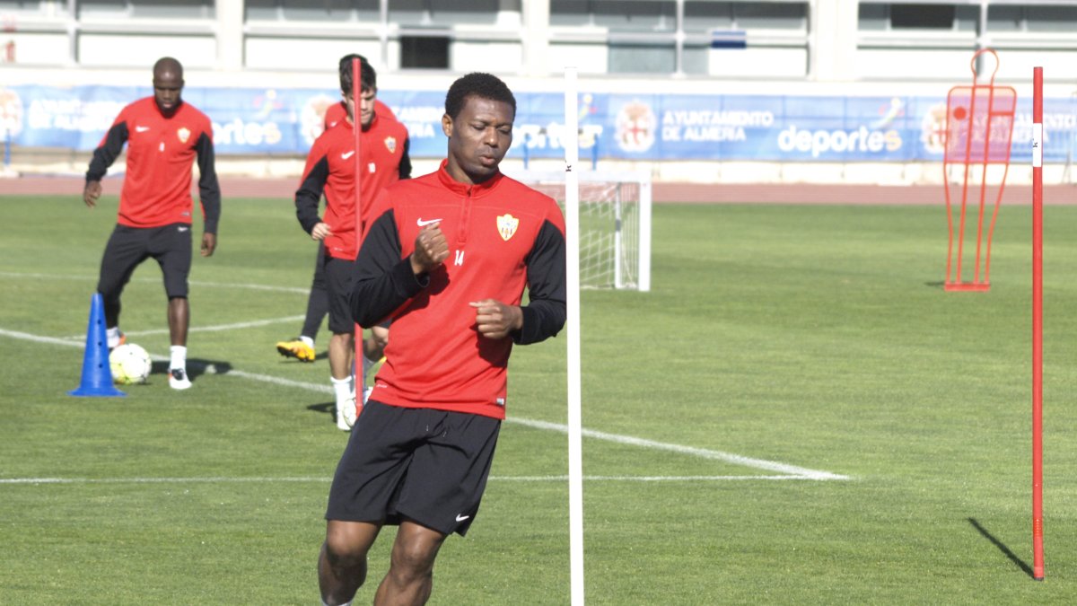 Kalu Uche vuelve al once titular.