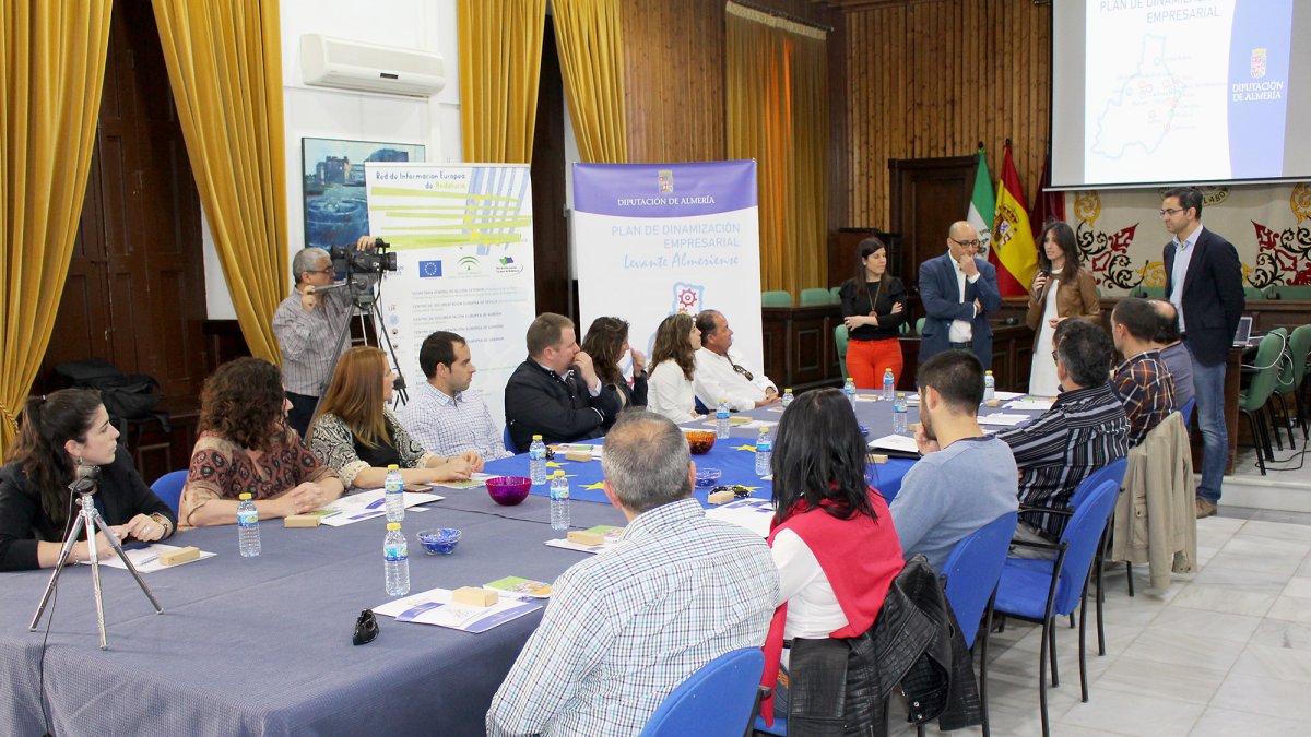 Acto de presentación ante los empresarios almerienses.