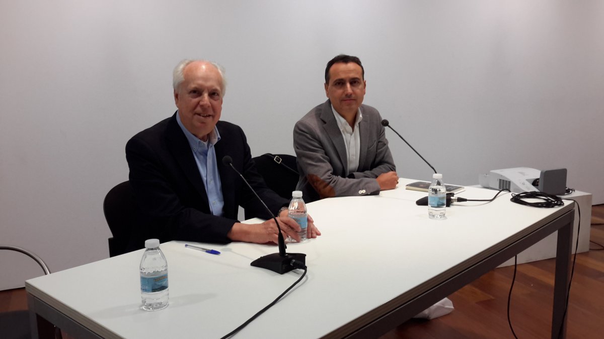 Eduardo Mendicutti y Fernando Martínez López, ayer en el Museo de la Guitarra.