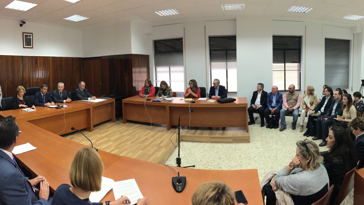 Reunión del presidente del TSJA con operadores jurídicos en la Audiencia de Almería