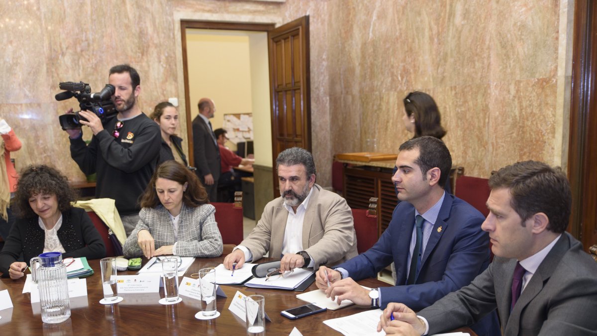 Rafael Chacón junto a Ramón Fernández-Pacheco en la reunión