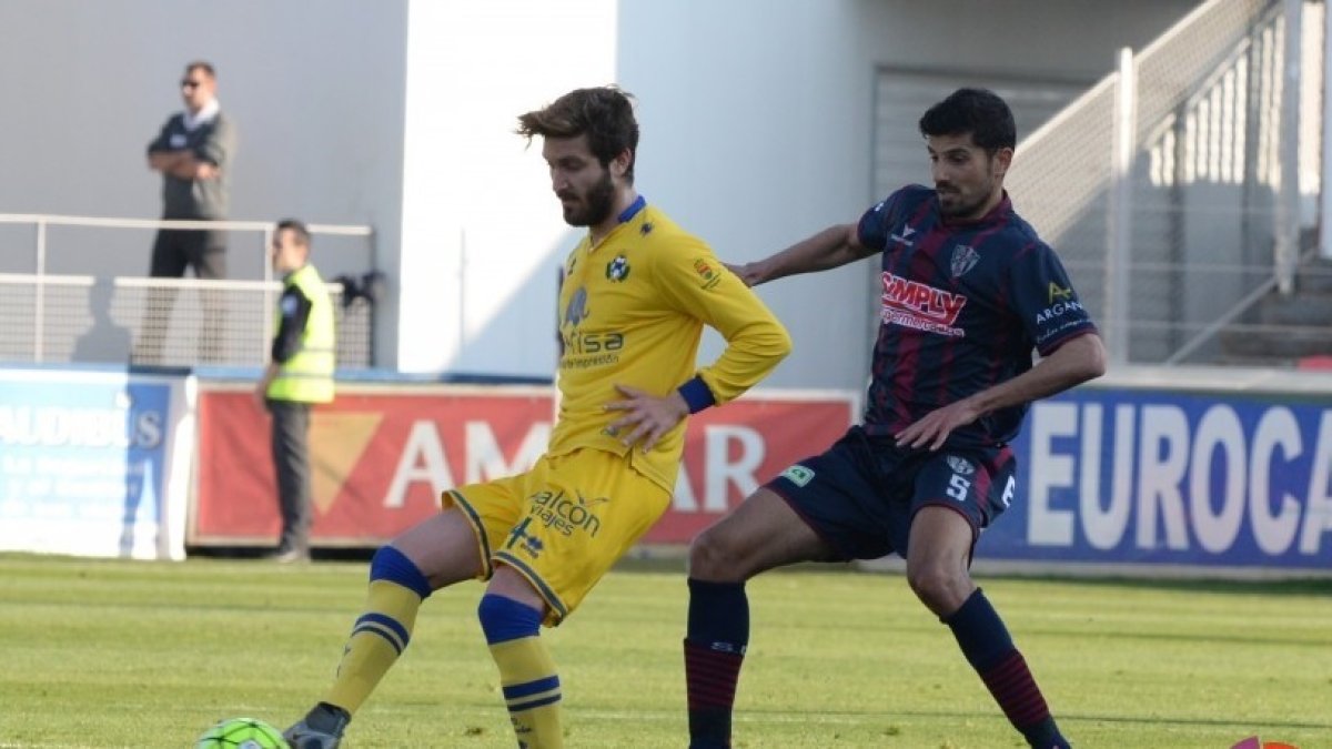 Juan Aguilera en el partido ante el Alcorcón.