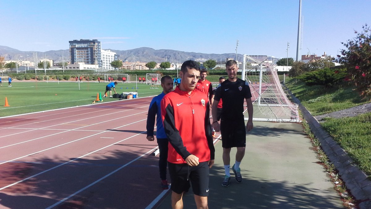 Fran Vélez comandando la expedición a la sala médica.