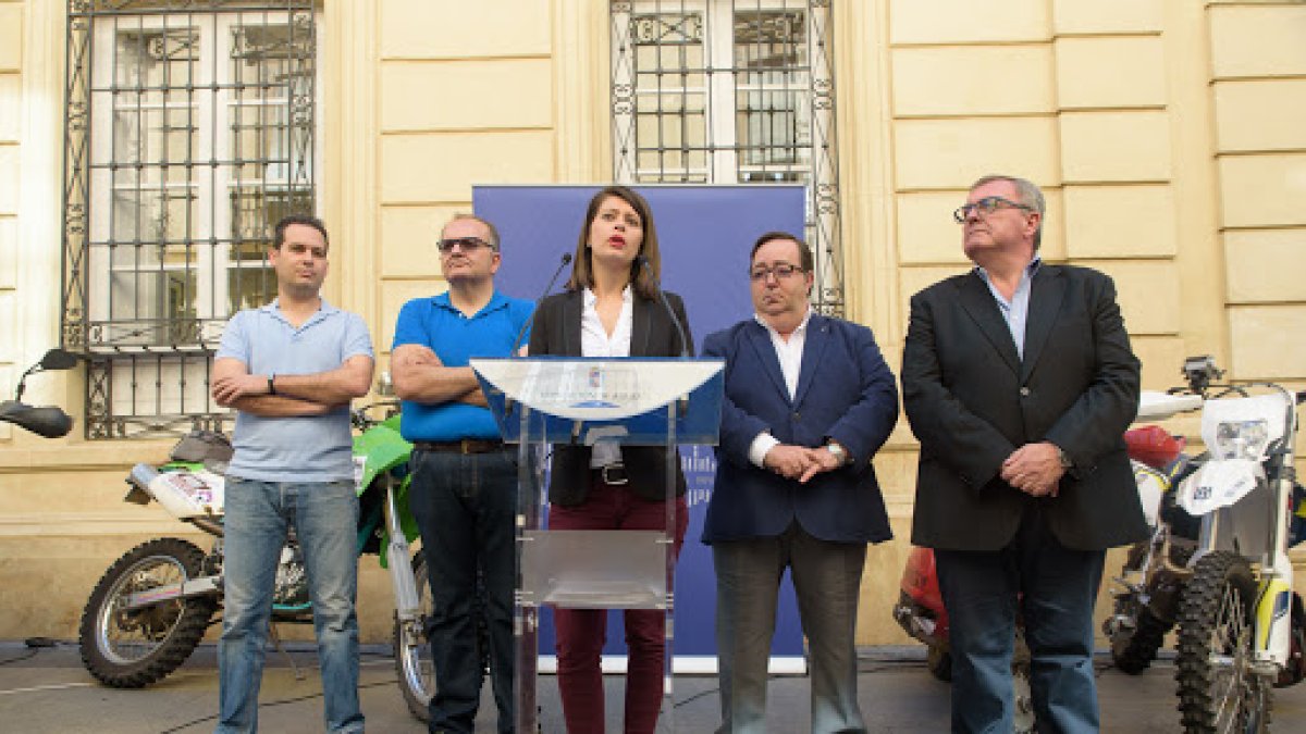 La diputada Ángeles Martínez en la puesta de largo.