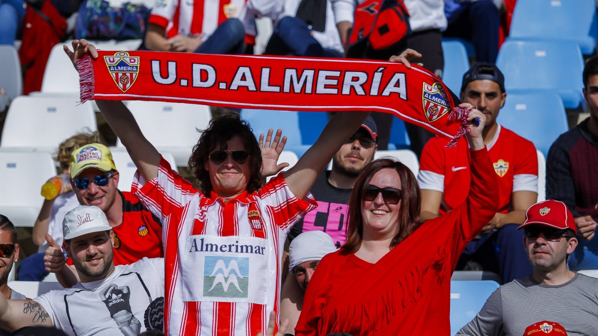 Los seguidores del Almería esta temporada están a años luz del equipo.