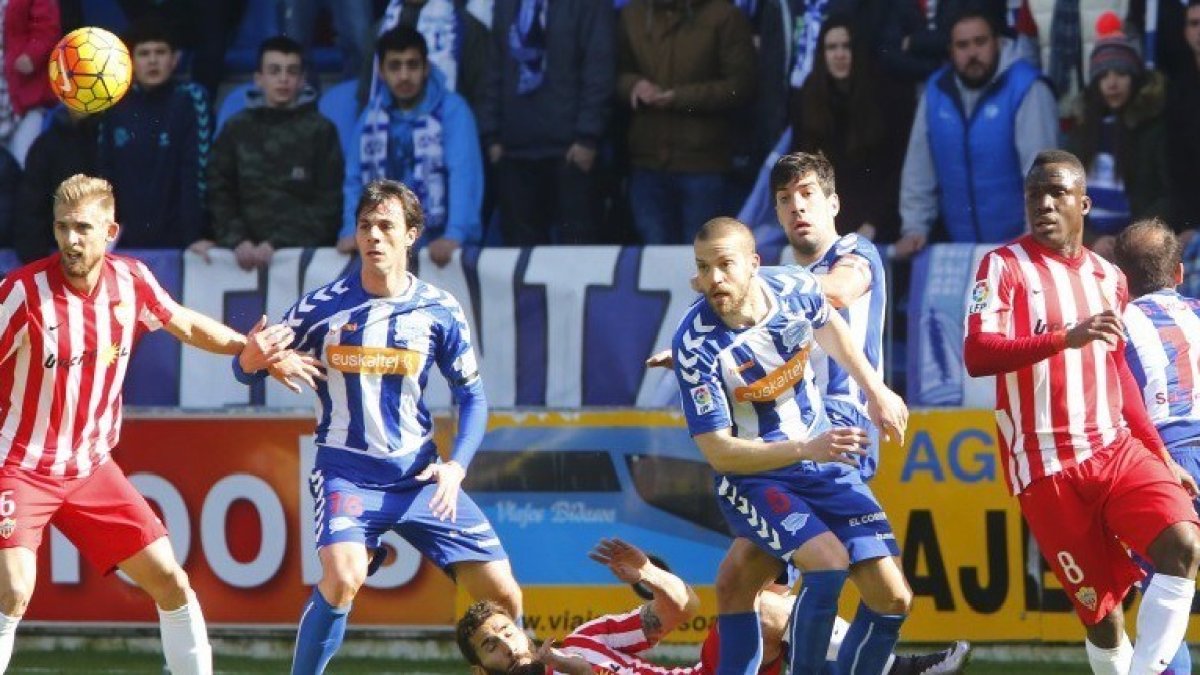 El Almería debe ser el de Vitoria o Ponferrada para no volver de vacío.