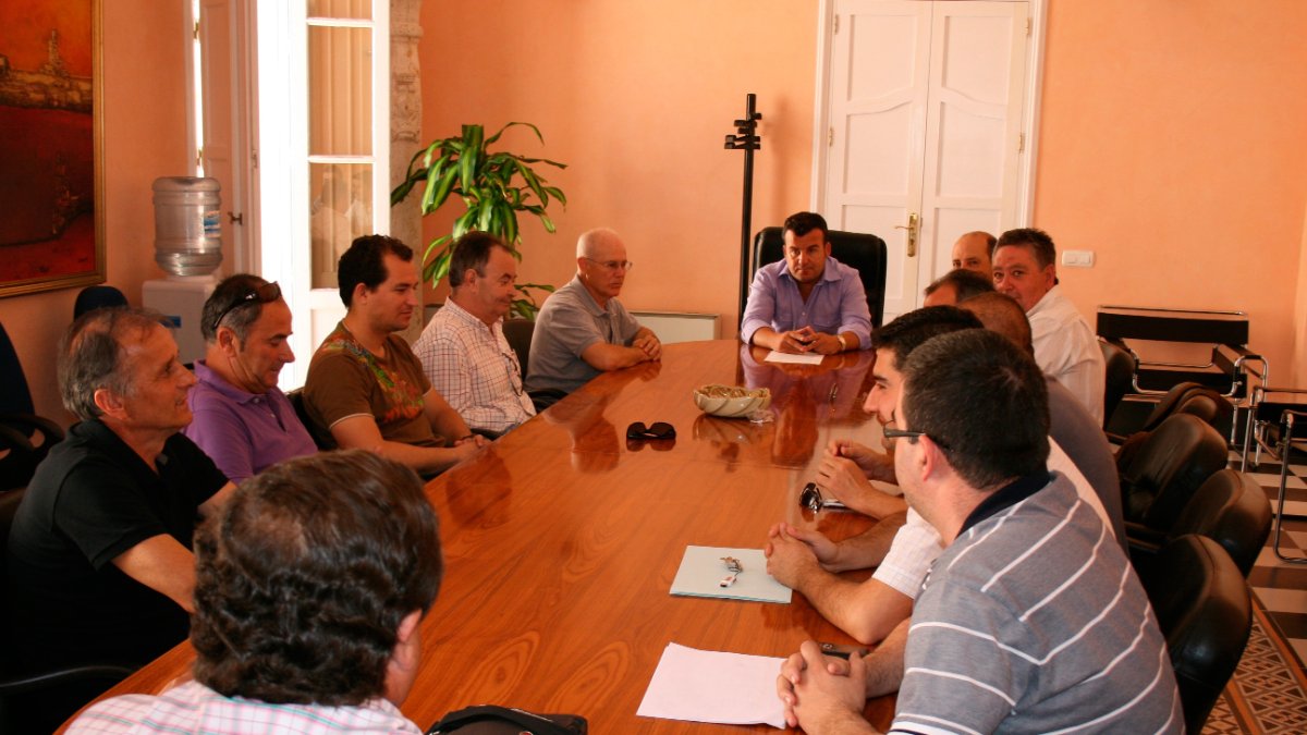 Reunión entre el Ayuntamiento de Carboneras y Holcim