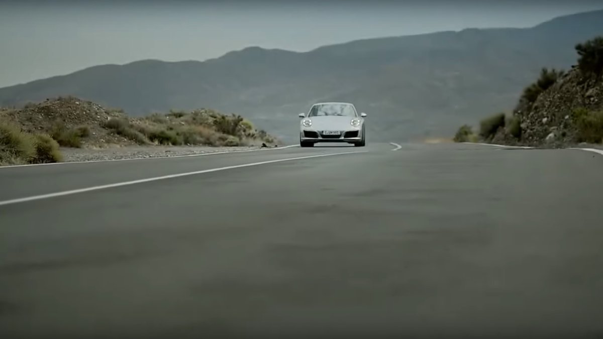 Rodaje del anuncio de un Porsche en carreteras almerienses.