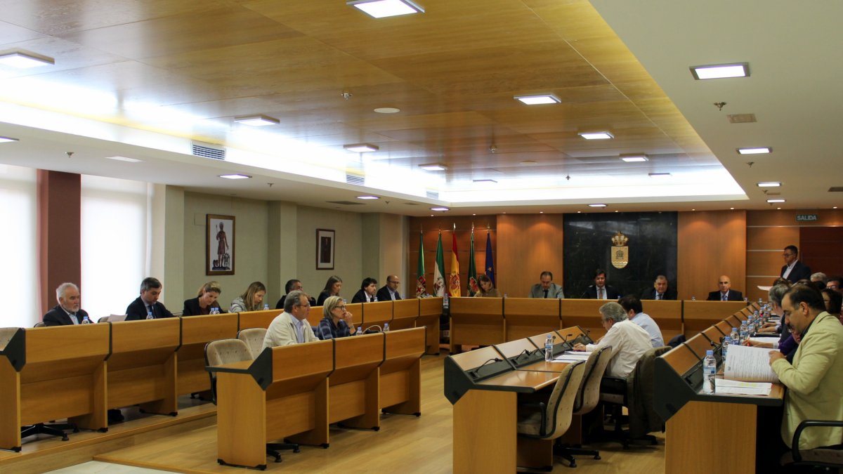 Pleno del Ayuntamiento de El Ejido en el que se ofrecieron los datos del nuevo padrón