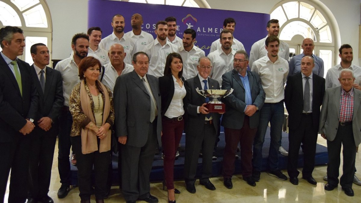 Unicaja Almería visitó la Diputación.