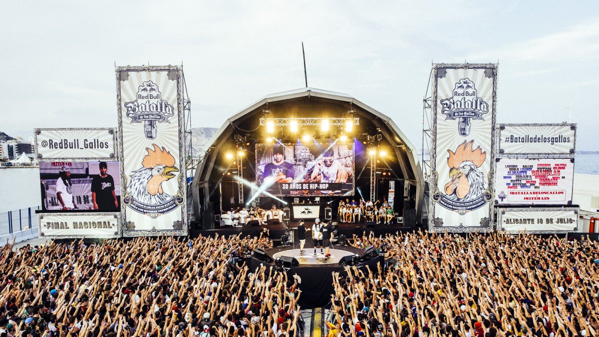 Una de las finales nacionales del concurso de Red Bull, cita que atrae a miles de jóvenes.