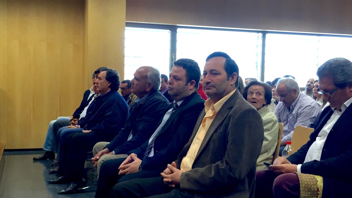 Trabalón y Tijeras, en primer término, durante la primera sesión del juicio