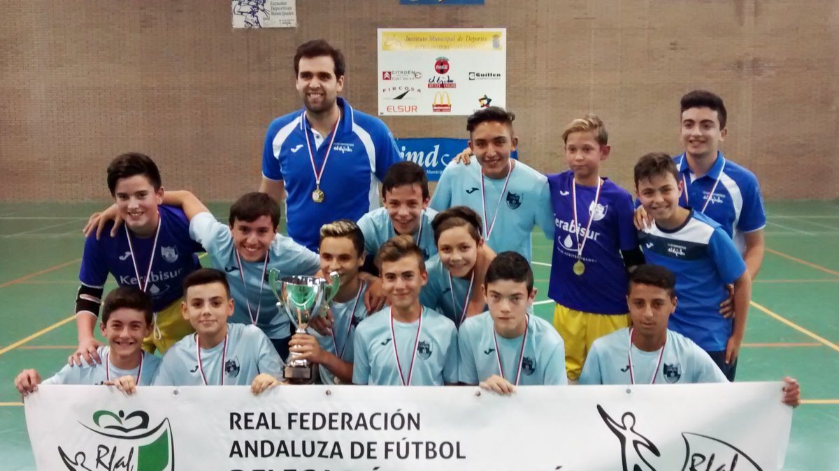 Los campeones de la provincia posan felices.