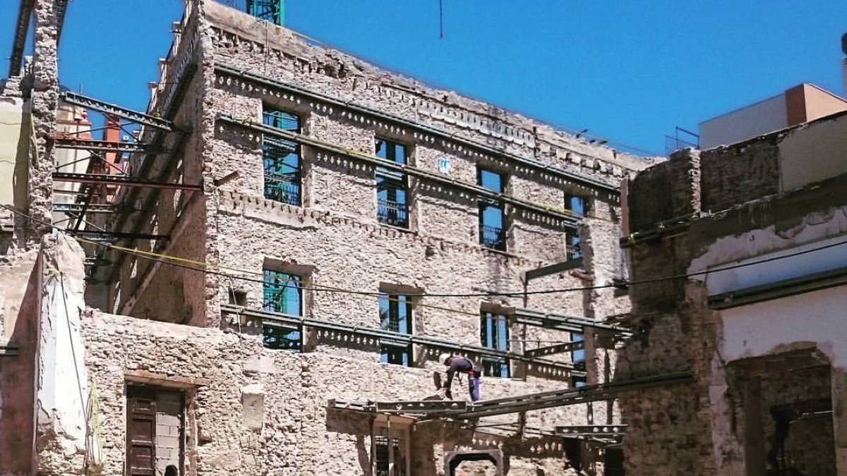 Foto de la parte trasera de las obras de Plaza Vieja