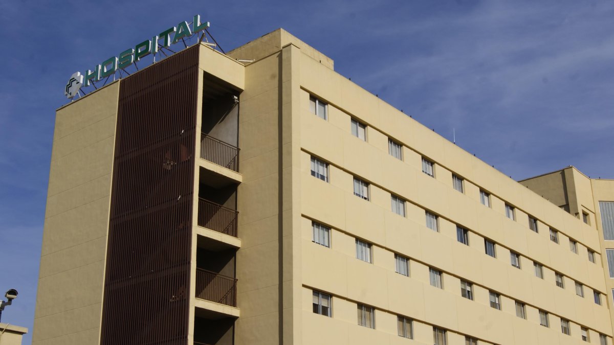 Exterior del Hospital de Torrecárdenas, en la capital.