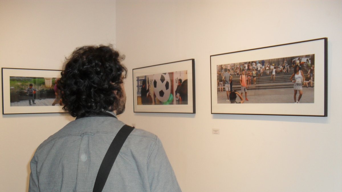 Sobre las paredes de la sala MECA estaban colgadas las 15 instantáneas obra del fotógrafo almeriense.