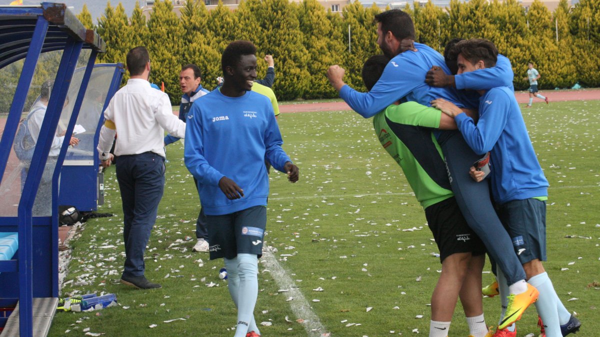 Los jugadores celestes celebrando un gol.