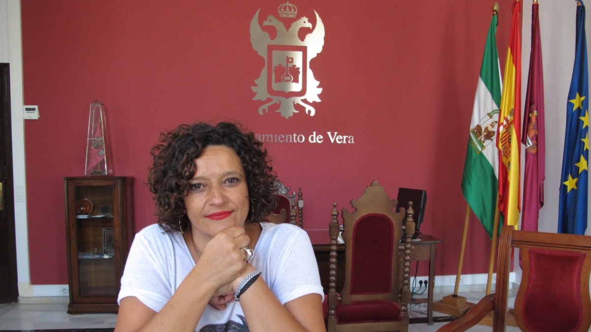 La concejal de Servicios Público, Comercio y Playas, Paqui García Carretero.