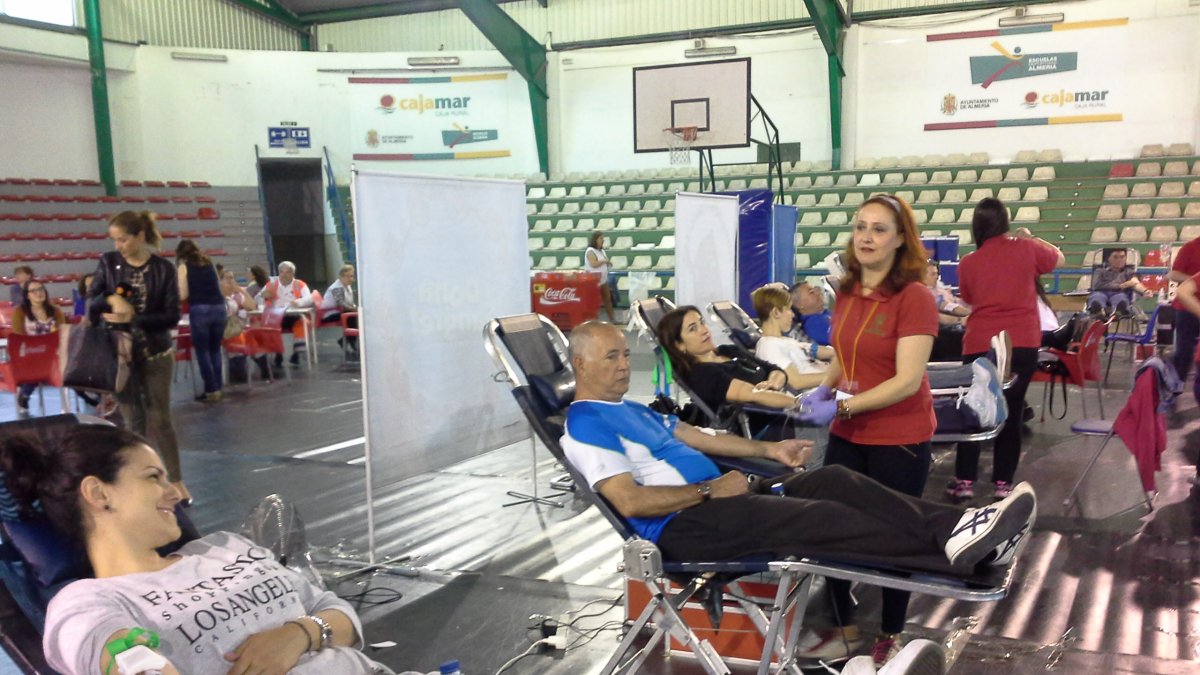 Donantes de sangre en la novena maratón del Rafael Florido.